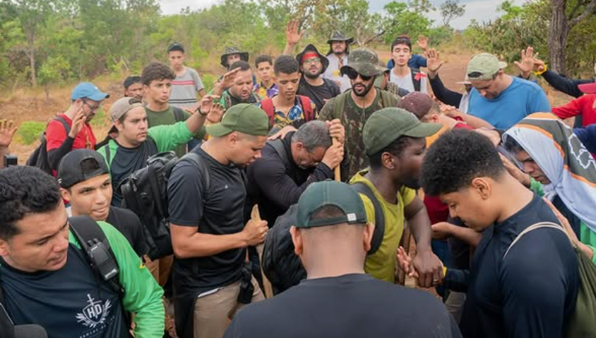 HOMENS NA MONTANHA