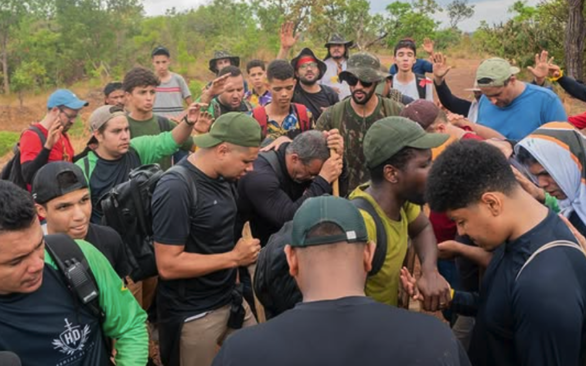 HOMENS NA MONTANHA